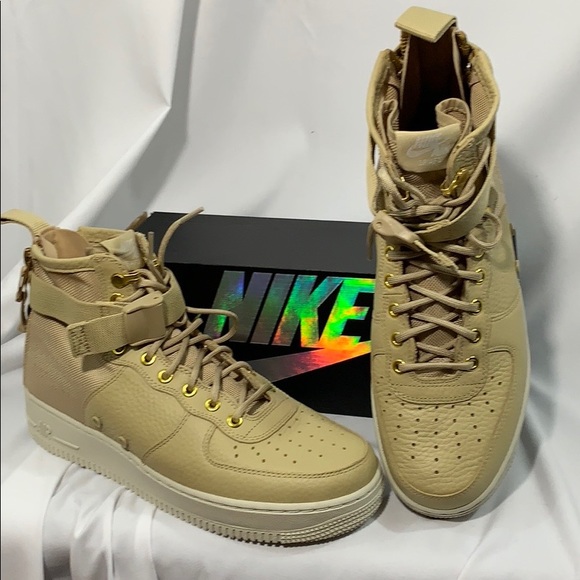 Special Field Air Force 1 Mid 9
917753200
160.00 - Picture 3 of 9